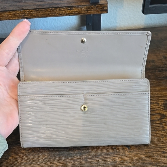 LV Epi Sarah Wallet - Picture 7 of 15